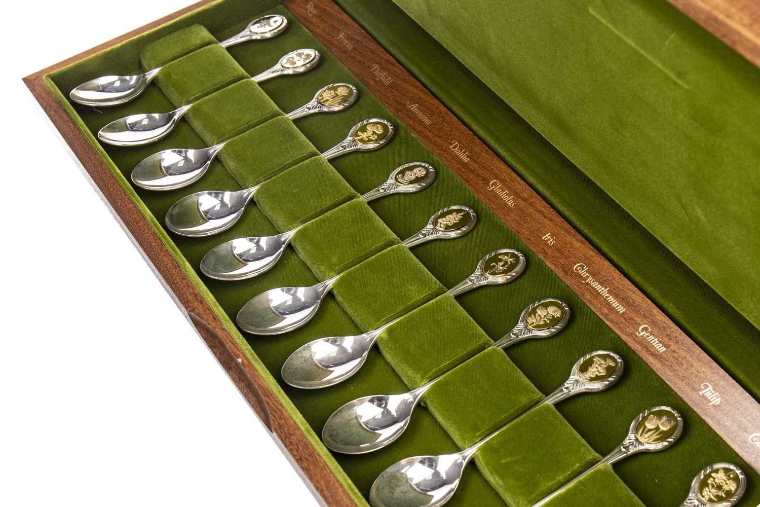 Lot 836 - A SET OF TWELVE ROYAL HORTICULTURAL SOCIETY SILVER SPOONS