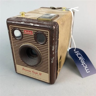 Lot 276 - A KODAK BROWNIE FLASH IV AND OTHER BOXED BROWNIES
