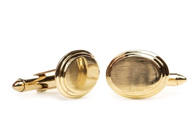 Lot 97 - A PAIR OF GOLD OVAL CUFFLINKS