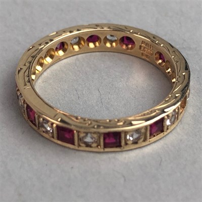 Lot 304 - RED AND WHITE GEM SET RING