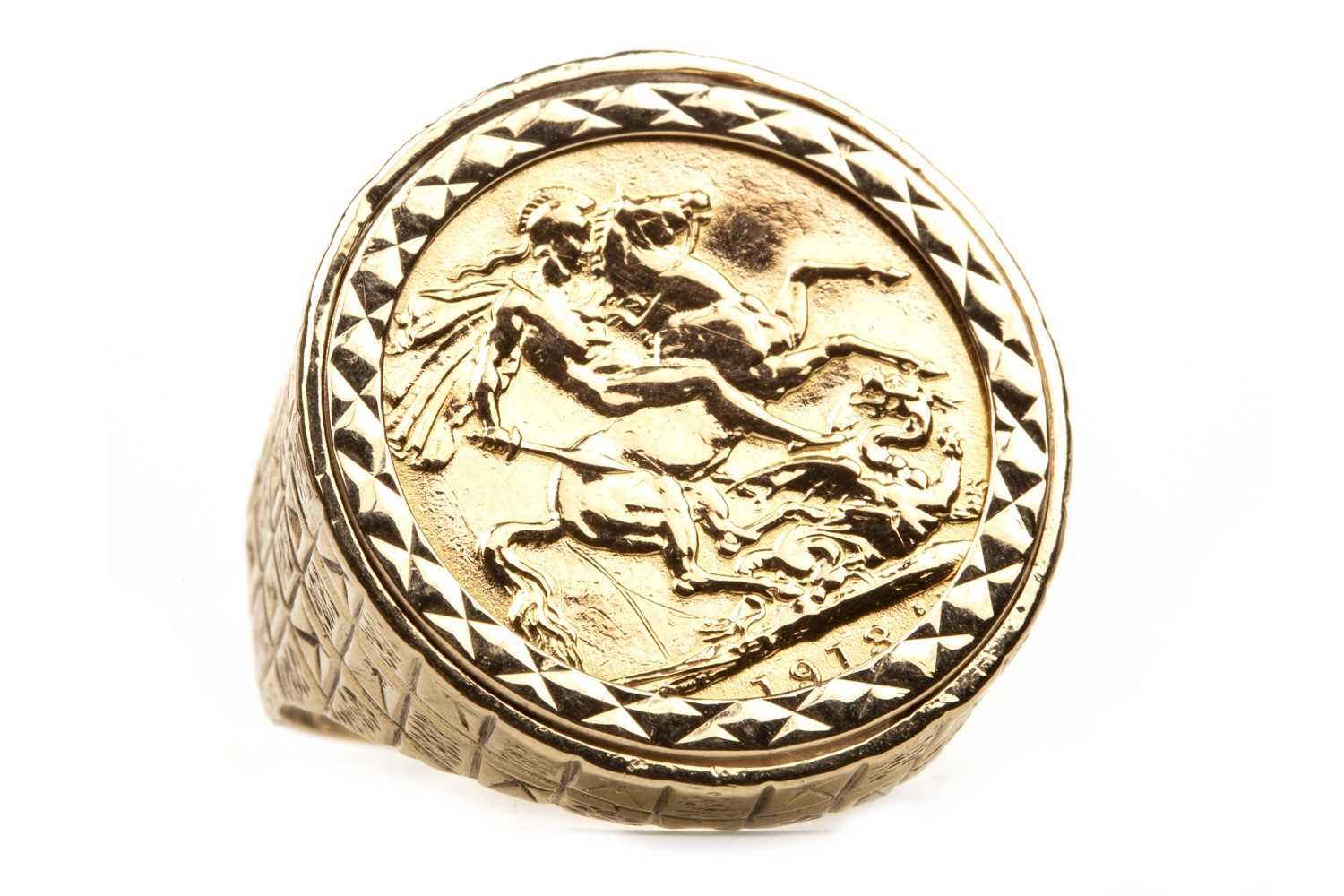 Lot 600 - A GOLD SOVEREIGN RING