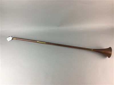 Lot 169 - AN ORNAMENTAL HUNTING HORN AND SHOOTING STICK