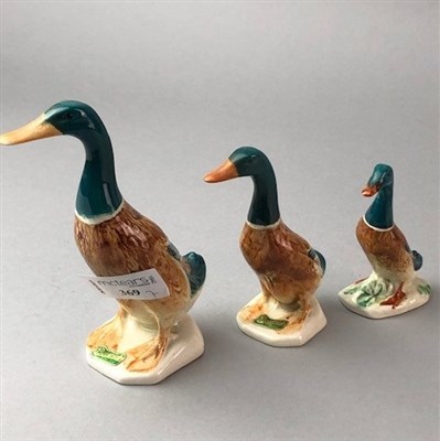 Lot 369 - THREE BESWICK DUCKS AND OTHER DECORATIVE CERAMICS