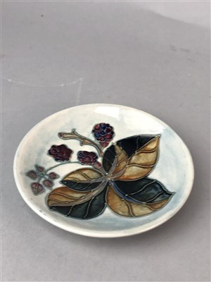 Lot 371 - A MODERN MOORCROFT PIN DISH AND A COLLECTION OF OTHER CERAMICS