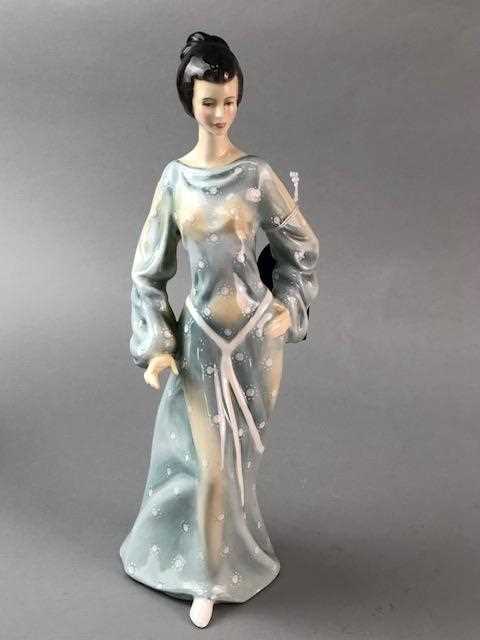 Lot 386 - A ROYAL DOULTON FIGURE OF ‘BOUDOIR' AND