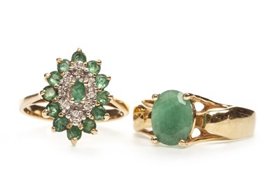 Lot 227 - A GREEN GEM AND DIAMOND CLUSTER RING