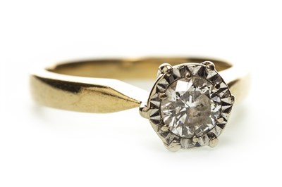 Lot 175 - A DIAMOND SOLITAIRE RING