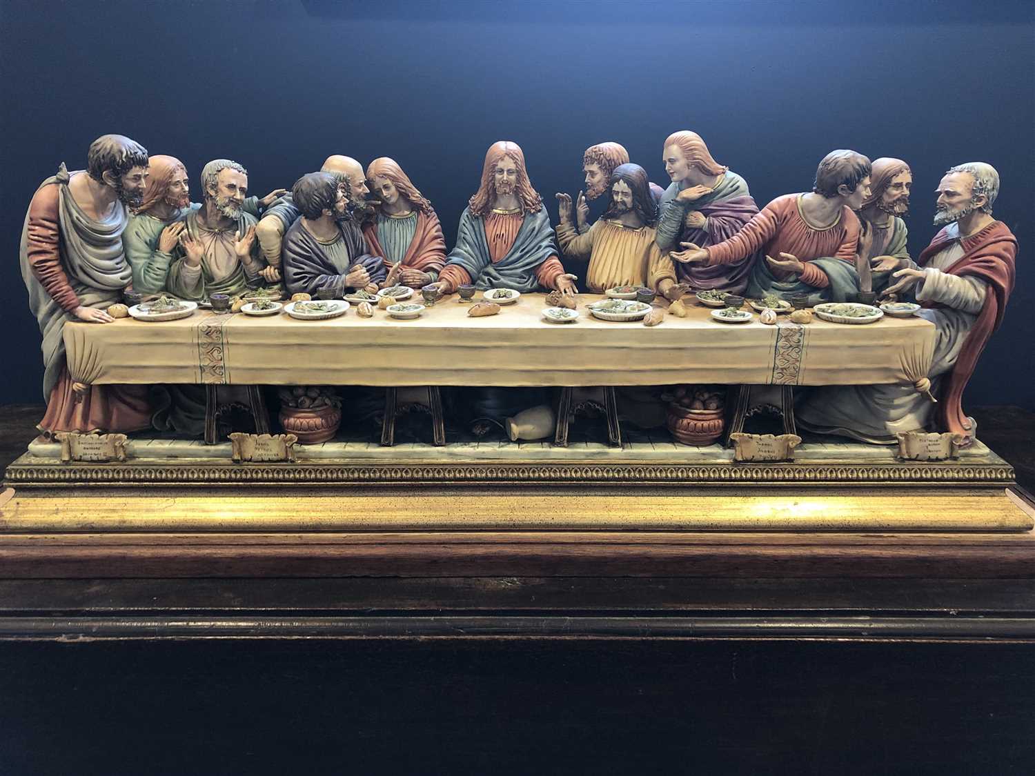 Lot 1233 - A LARGE CAPO DI MONTE GROUP OF 'THE LAST SUPPER'