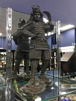 Lot 395 - A BRONZE STANDING FIGURE OF A JAPANESE SAMURAI WARRIOR