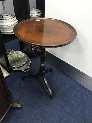 Lot 309 - A MAHOGANY CIRCULAR WINE TABLE