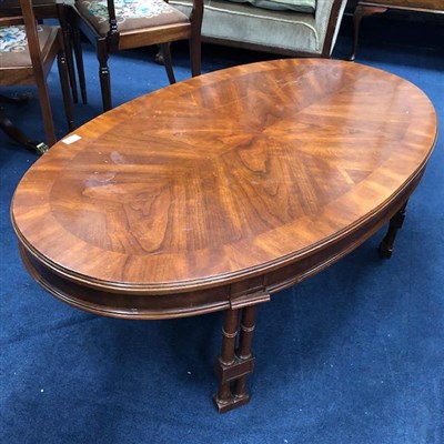 Lot 315 - A MAHOGANY OVAL COFFEE TABLE