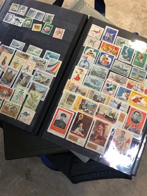 Lot 405 - A COLLECTION OF INTERNATIONAL STAMP ALBUMS