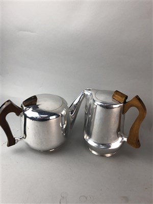 Lot 407 - A VILLEROY & BOCH 'ACAPULCO' PATTERN PART TEA SERVICE AND OTHER ITEMS