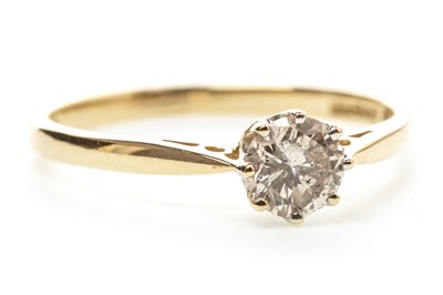 Lot 84 - A DIAMOND SOLITAIRE RING