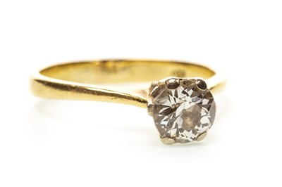 Lot 158 - A DIAMOND SOLITAIRE RING