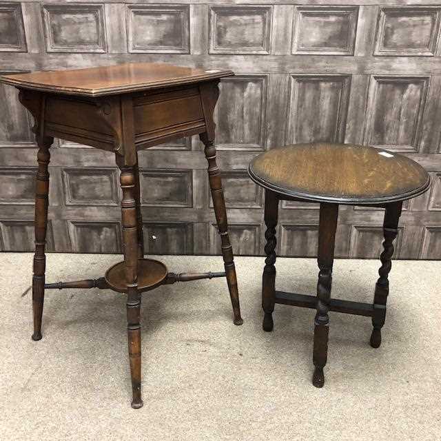 Lot 210 - AN OAK CIRCULAR OCCASIONAL TABLE AND A WALNUT OCCASIONAL TABLE