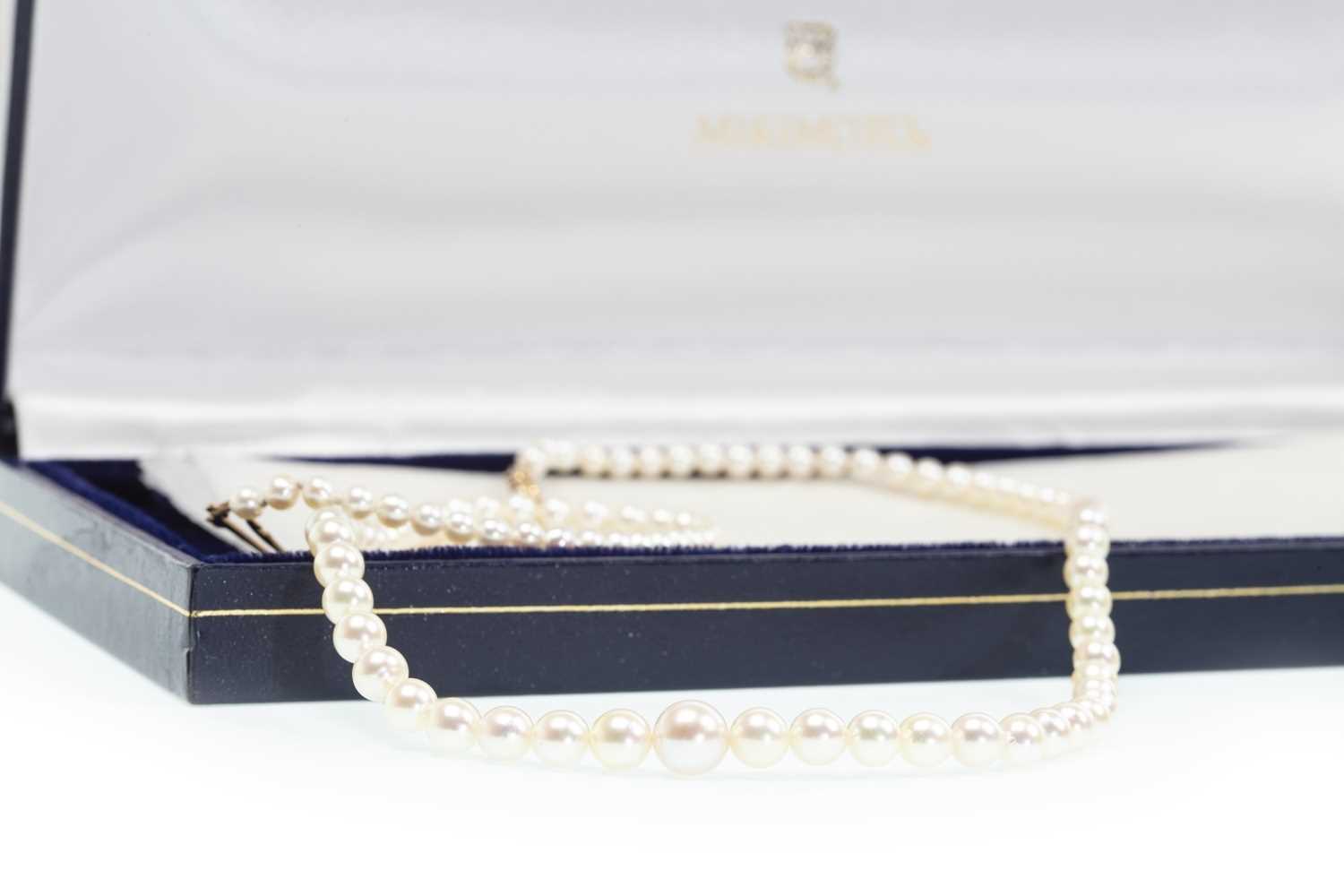 Lot 12 - A PEARL NECKLACE