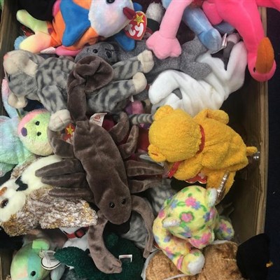 Lot 152 - A LARGE COLLECTION OF TY BEANIE BABIES
