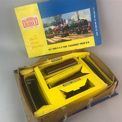 Lot 284 - A HORNBY DUBLO TRAIN SET AND OTHER MODEL VEHICLES