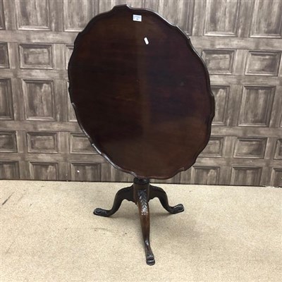 Lot 298 - A GEORGE II STYLE MAHOGANY TILT TOP TEA TABLE