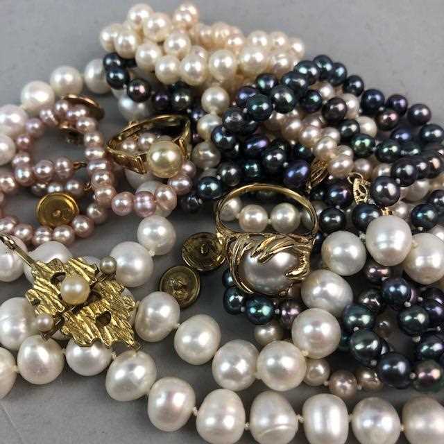 Lot 166 - A LOT OF PEARL NECKLACES AND BRACELETS