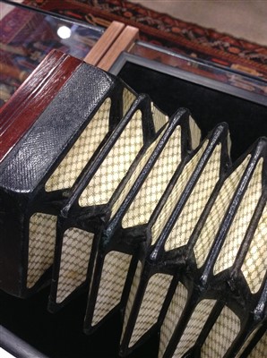 Lot 1408 - AN EARLY 20TH CENTURY CONCERTINA BY LACHENAL & CO.
