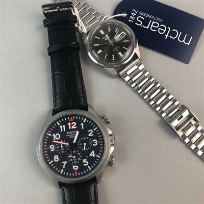 Lot 327 - A PULSAR CHRONOGRAPH WRIST WATCH AND A SEIKO WRIST WATCH