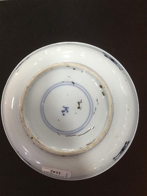 Lot 1142 - A 19TH CENTURY CHINESE BLUE AND WHITE PLATE