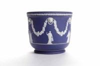 Lot 961 - 20TH CENTURY WEDGWOOD JASPERWARE JARDINERE of...