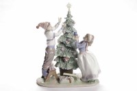 Lot 968 - LARGE LLADRO FIGURE GROUP modelled as a boy...