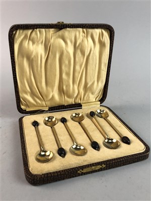 Lot 23 - A CASED SET OF SILVER GILT COFFEE SPOONS