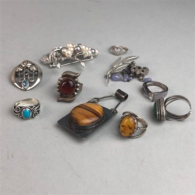 Lot 38 - A LOT OF VINTAGE SILVER JEWELLERY