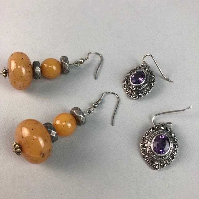 Lot 59 - A GROUP OF VINTAGE EARRINGS