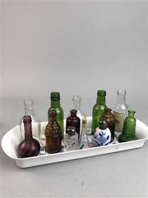 Lot 109 - A COLLECTION OF TRINKET BOXES, GLASS BOTTLES AND OTHER ITEMS