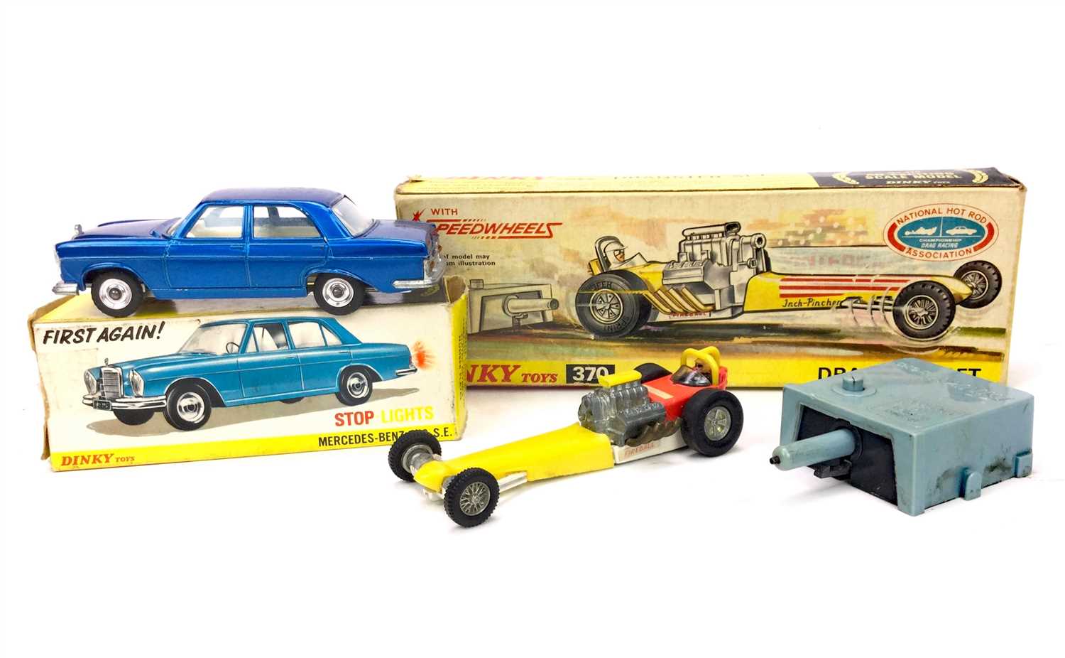 Lot 935 - A LOT OF TWO BOXED DINKY VEHICLES
