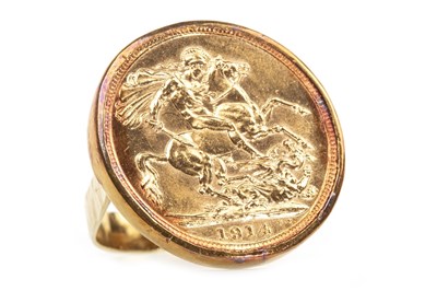 Lot 534 - A GOLD SOVEREIGN RING