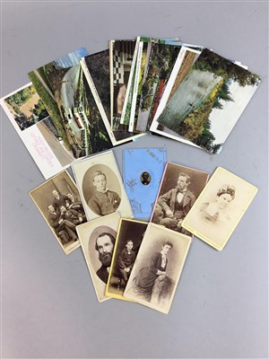 Lot 72 - A COLLECTION OF VINTAGE POSTCARDS AND PHOTOGRAPHS