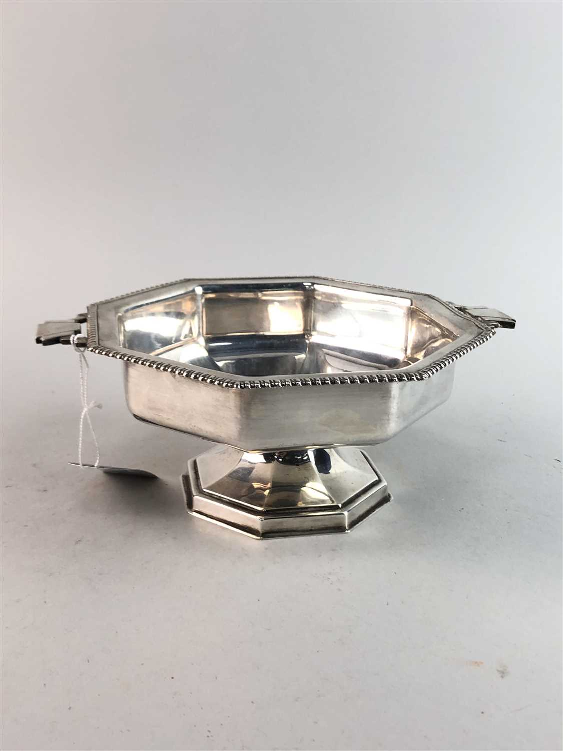 Lot 94 - A WALKER & HALL SILVER PLATED CENTREPIECE, DECANTER AND FISH DISH