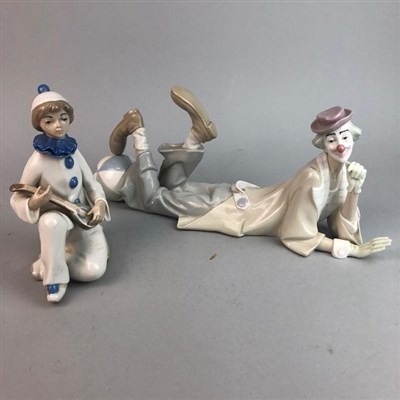 Lot 74 - A LLADRO FIGURE OF A CLOWN AND ANOTHER CLOWN FIGURE