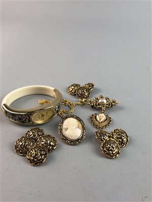 Lot 84 - A LOT OF COSTUME JEWELLERY AND WATCHES