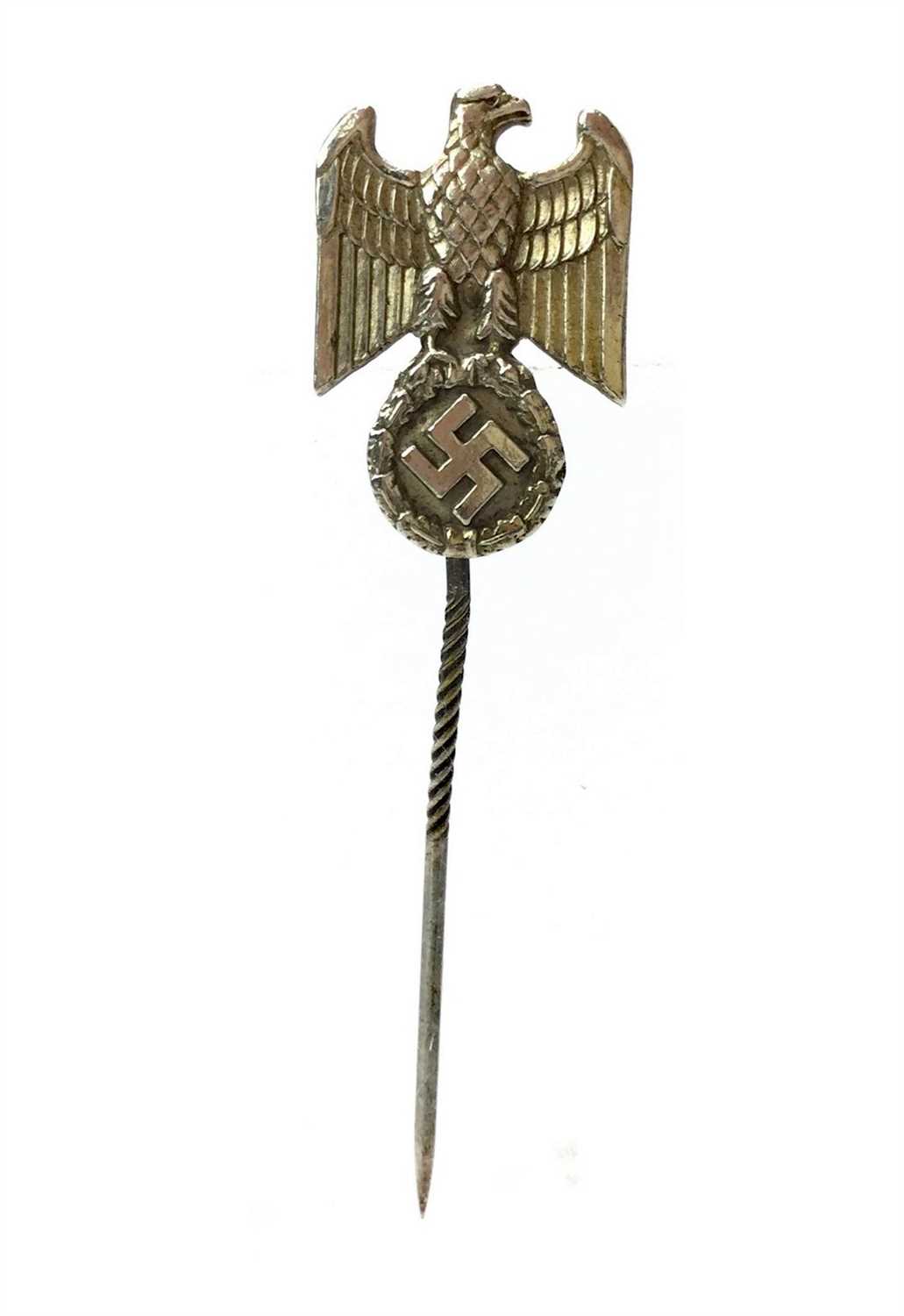 Lot 923 - A THIRD REICH SILVER GOVERNMENT OFFICIALS MEMBERSHIP PIN