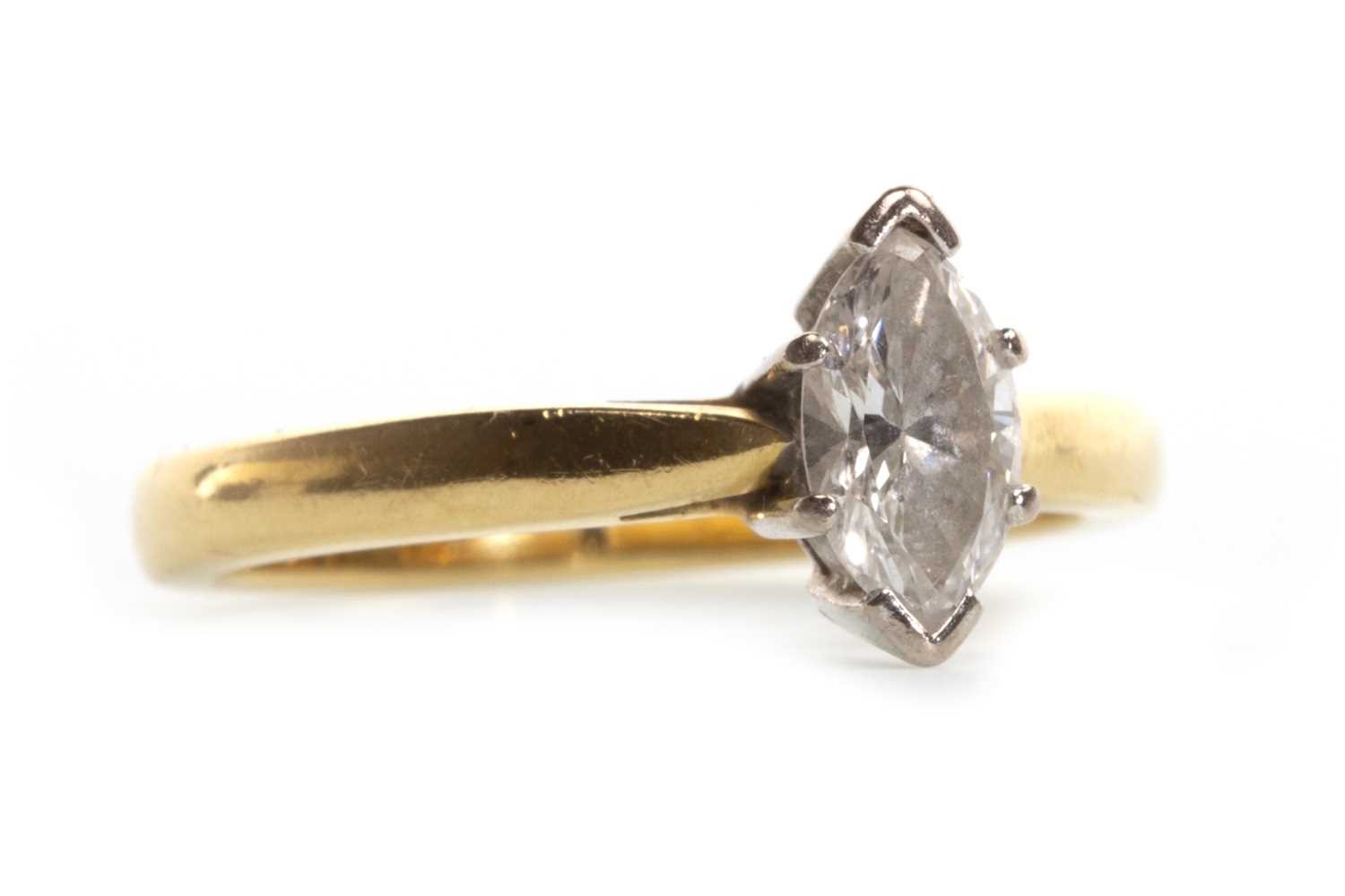Lot 16 - A DIAMOND SOLITAIRE RING
