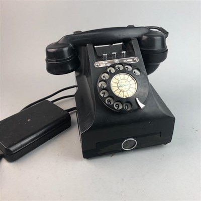 Lot 188 - A VINTAGE BLACK BAKELITE TELEPHONE
