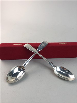 Lot 162 - TWO VICTORIAN SILVER FIDDLE PATTERN TEASPOONS, MINOR JEWELLERY and SEVEN PICTURE PLATES