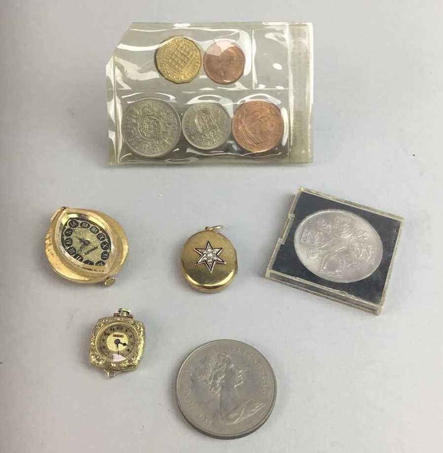 Lot 224 - A YELLOW METAL LOCKET, COMMEMORATIVE CROWNS AND OTHER LOCKETS