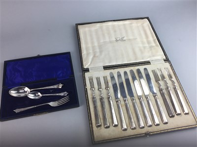 Lot 293 - A CASED SET OF SILVER HANDLED PASTRY KNIVES AND FORKS