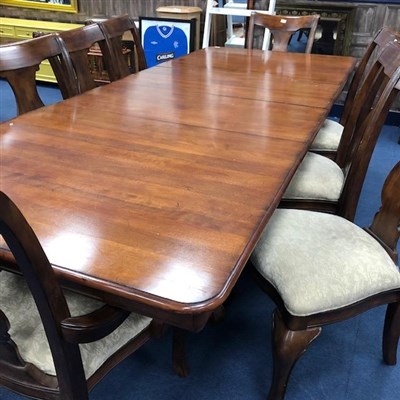 Lot 265 - A MAHOGANY DINING TABLE AND EIGHT CHAIRS