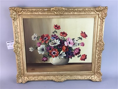 Lot 230 - FLORAL STILL LIFE, AN OIL BY H CARR