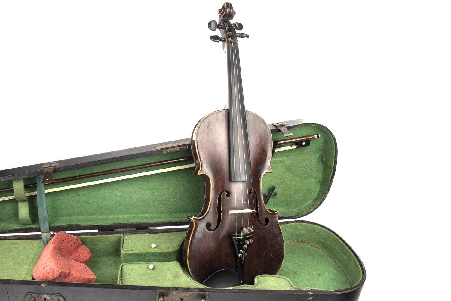 Lot 1439 - AN EARLY 20TH CENTURY VIOLIN