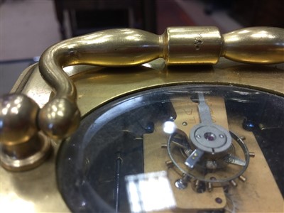 Lot 1433 - AN EARLY 20TH CENTURY BRASS REPEATER CARRIAGE CLOCK